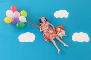 Menino com Síndrome de Down expõe obras no No Museu do Louvre, em Paris